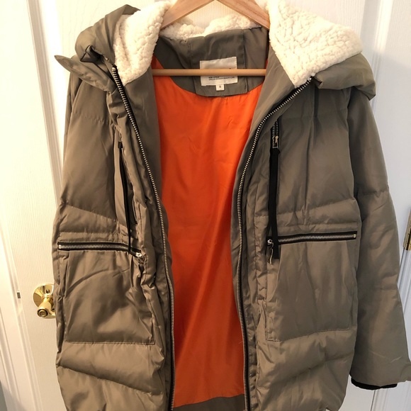 Puffer Jacket Size Small - Picture 3 of 3
